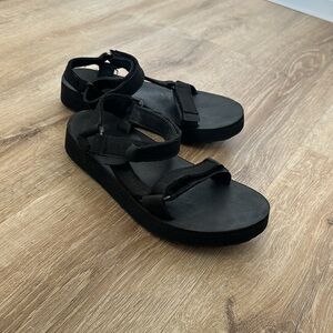 Teva Midform Universal Leather in All Black Size 7